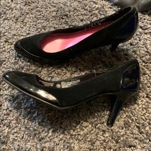 Size 8.5 Isaac Mizarhi heels.